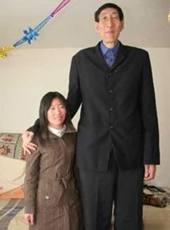 Se casó el  hombre más alto del mundo