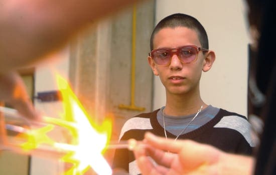 Joven de 13 años quiere ser científico para curar el cáncer