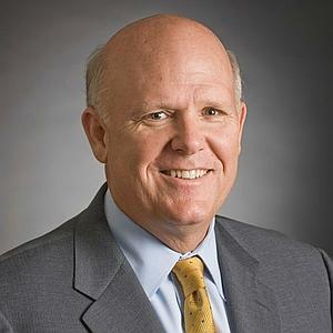 Dan Akerson, presidente de GM, recibe el reconocimiento “Ejecutivo Internacional del Año 2012”