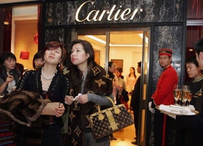 Ventas de lujo en China corren peligro por cambios de tendencia en los gustos