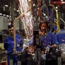 Sector manufacturero privado cayó 12,9% en 2015