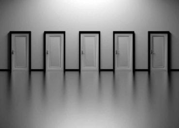 puertas opciones estrategia blanco negro gerencia