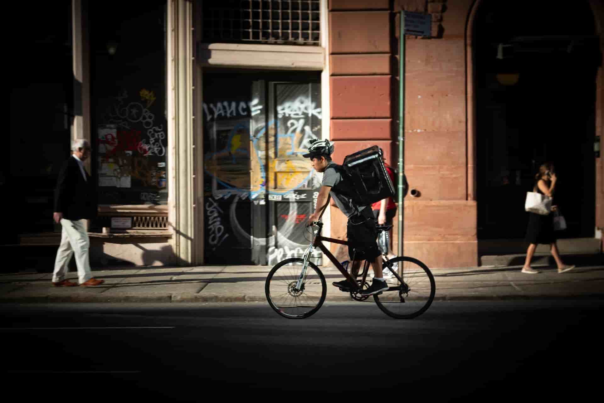 bocicleta delivery entrega servicio calle