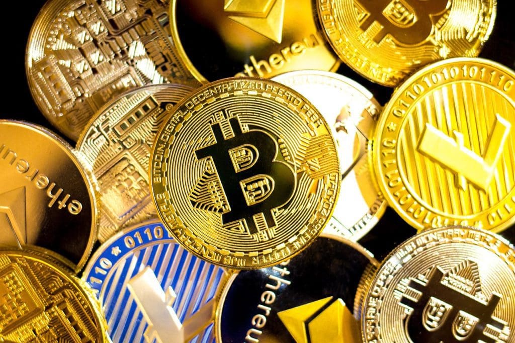 Bloomberg: Bitcoin repunta y supera los US$22.000, pero aún persiste temor