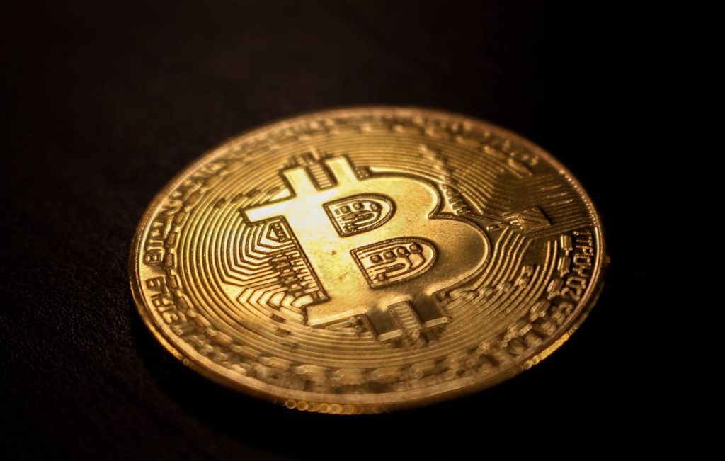 El Bitcoin y otras criptomonedas se desploman