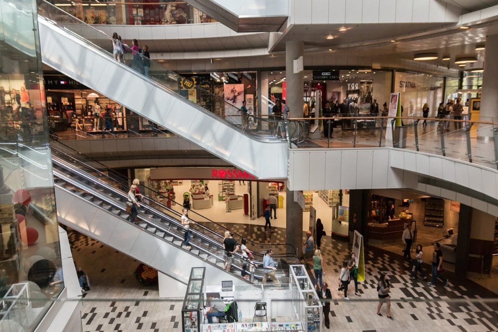 Los centros comerciales en España recuperan las ventas pre-pandemia